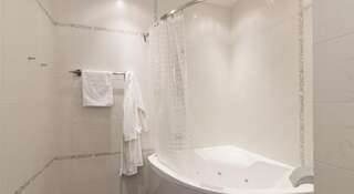 Гостиница Пегас Краснодар Люкс с гидромассажной ванной-4